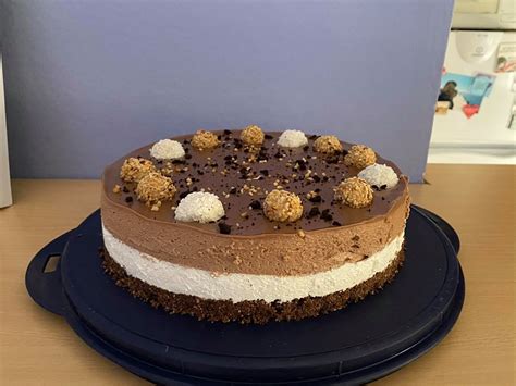 Savršena čokoladna <strong>plazma torta</strong> je ukusan i neodoljiv kremasti <strong>kolač</strong> koji se topi u ustima. . Plazma torta coolinarika